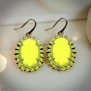 Kendra Scott Dani Gold Color Burst Frame Drop Earrings in Chartreuse Magnesite
